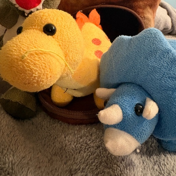 Plush Brown Dino House Bag 4 Plush Dinos Included Kids Toys - Picture 6 of 6